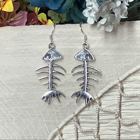 🌺 FISHBONE SKELETON DANGLE EARRINGS FISH GOTHIC EMO 925 SILVER DOLLS KILL WITCH - Picture 2 of 6